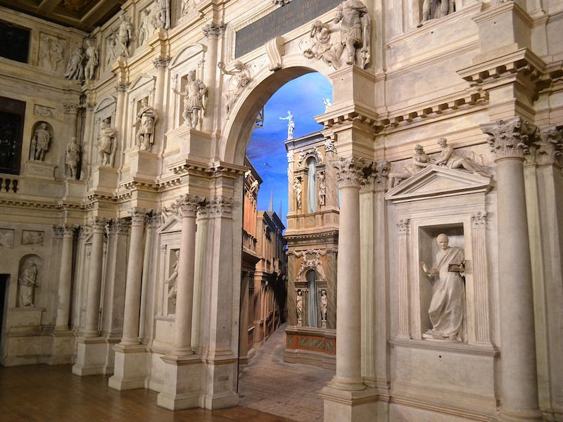 L'interno del Teatro Olimpico